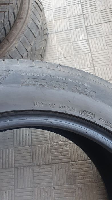 Продам одну шину r20