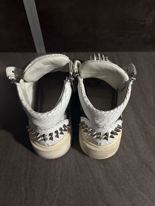 Adidasi Sarbu Atelier