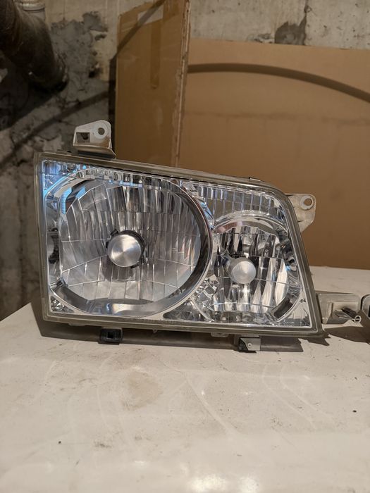 Фары на Mazda Titan