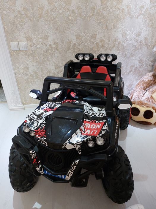 Машина детская с пультом