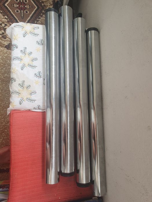 Masa bucătărie cu picioare metalice