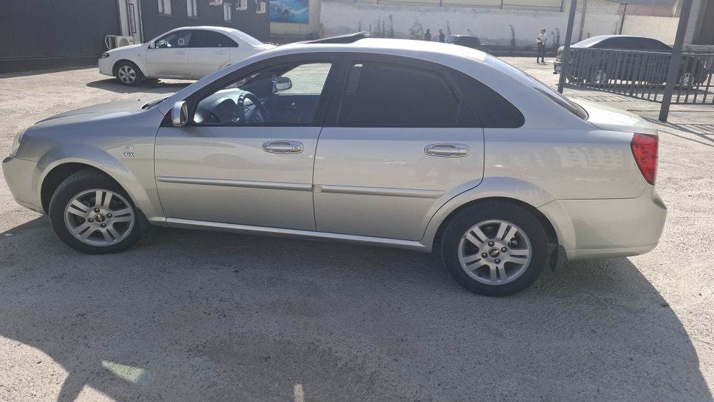 Ласетти сотилади