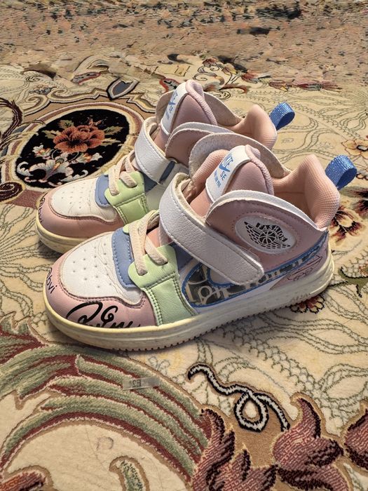 Кроссовки для девочек