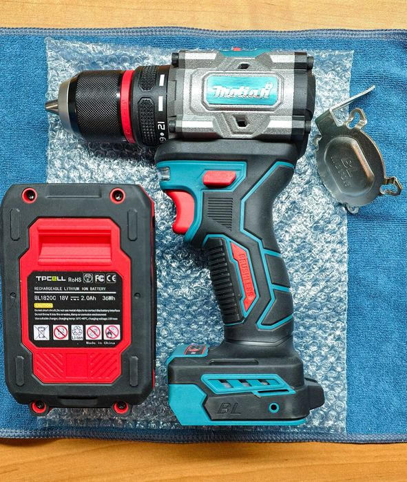 Аккумуляторный шуруповерт 18v новый