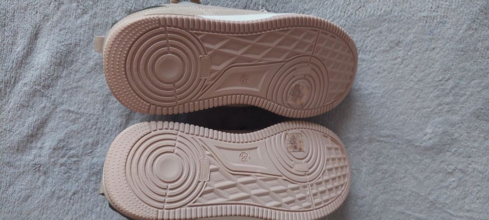 Adidași numărul 38