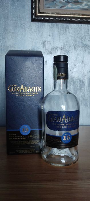 Бутилки от уиски в оригиналните им кутии