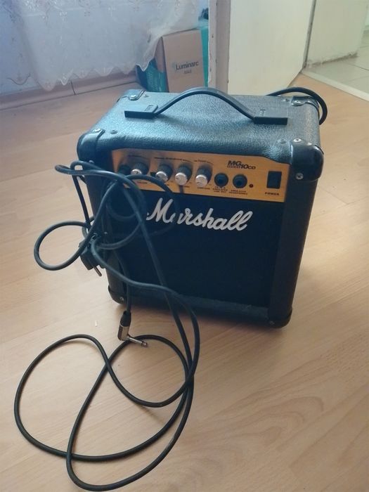 Електрическа китара Cort + Marshall кубе + калъф
