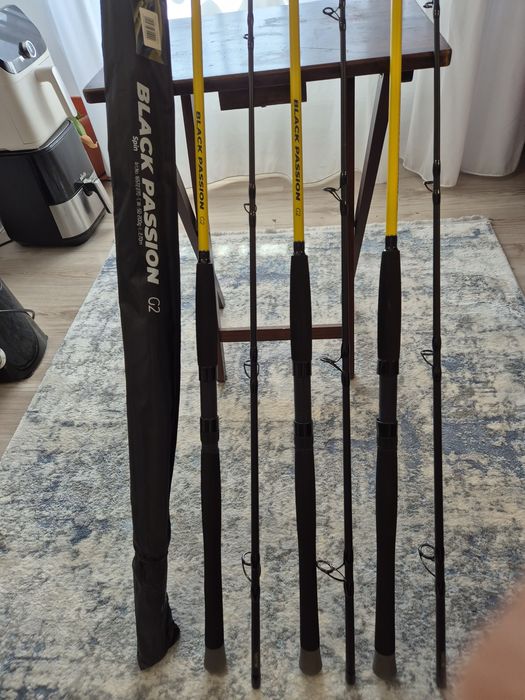 Vand 2 sau 4 buc lansete black cat