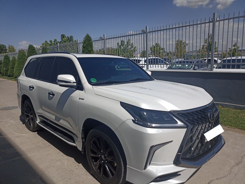LEXUS LX 570 Kuro Black Edition S
