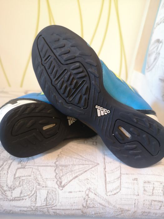 Футболни обувки adidas 31 номер