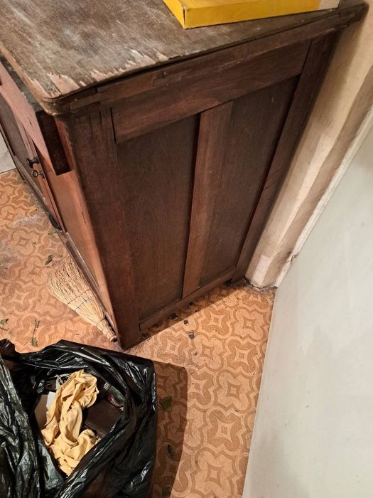 Стари шкафове масив