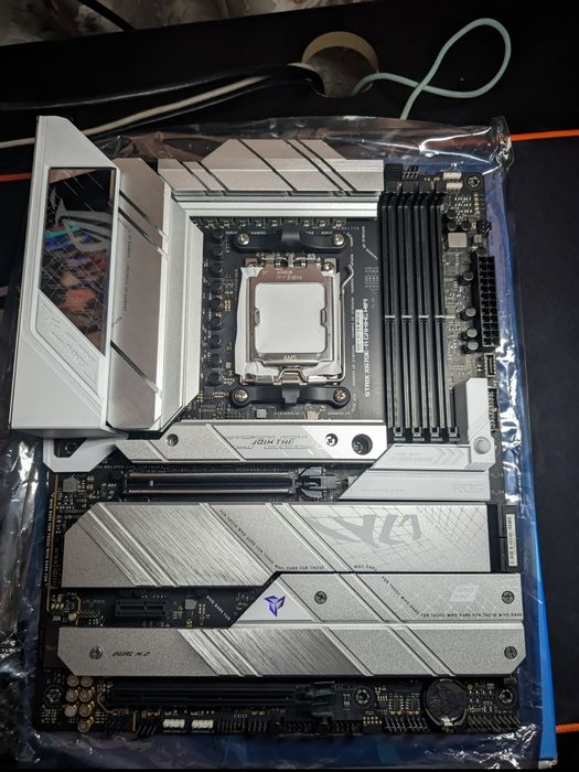 Asus ROG STRIX X670 E-A Gaming Wifi