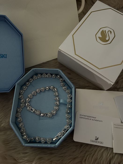 Четири сета на Swarovski