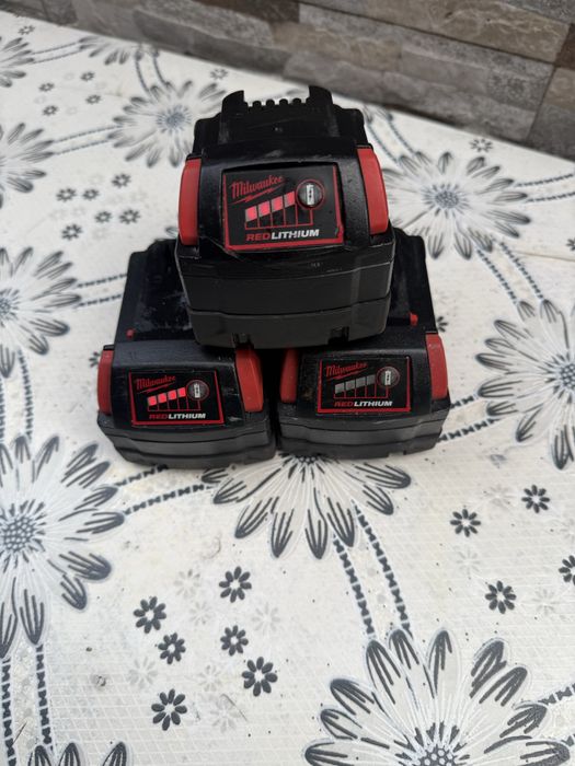 Акумулаторна батерия Milwaukee M18B5, 18 V, 5 Ah, литиево-йонна