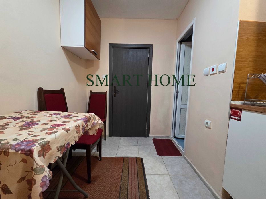 Партерна гарсониера до Езикова гимназия!