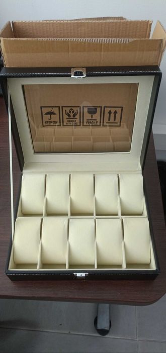 Кутия за съхранение на 10 часовника от еко кожа с прозрачен капак