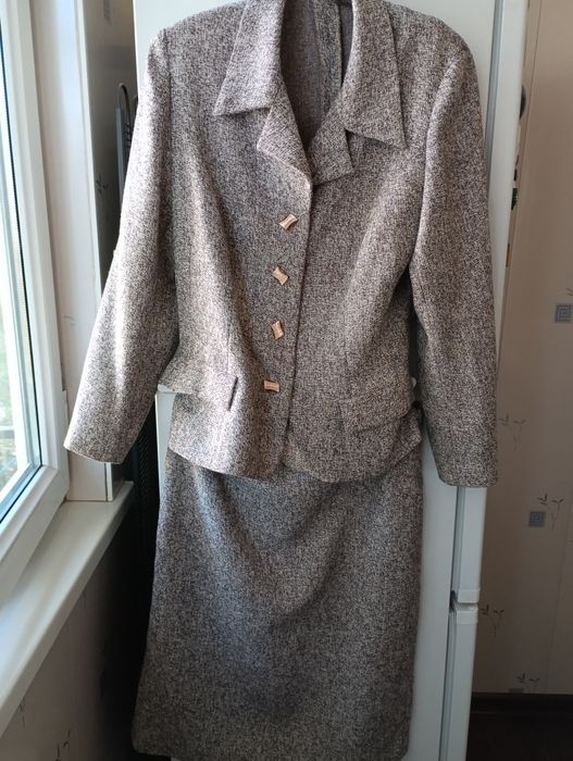 Женский деловой костюм