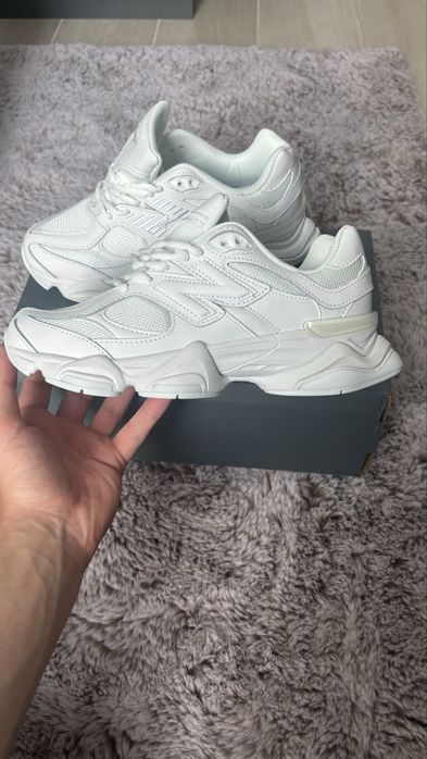 Adidasi New Balance 9060 Albi - Marimea 39.5