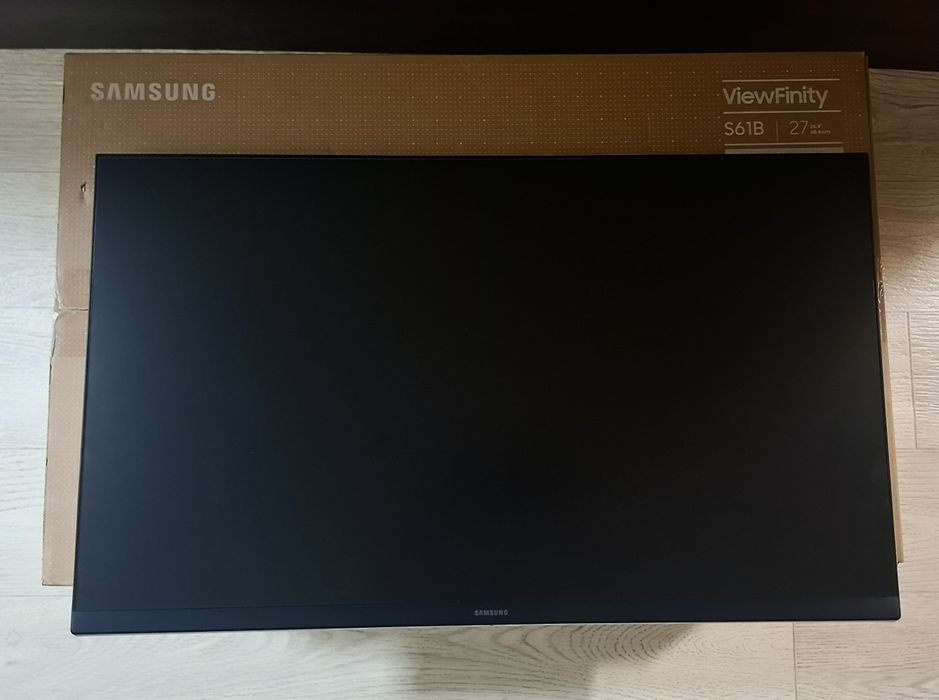 Монитор Samsung 27" LS27B610EQIXCI