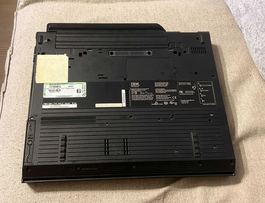 Laptop IBM ThinkPad R51 original cu Windows XP si incarcator nou