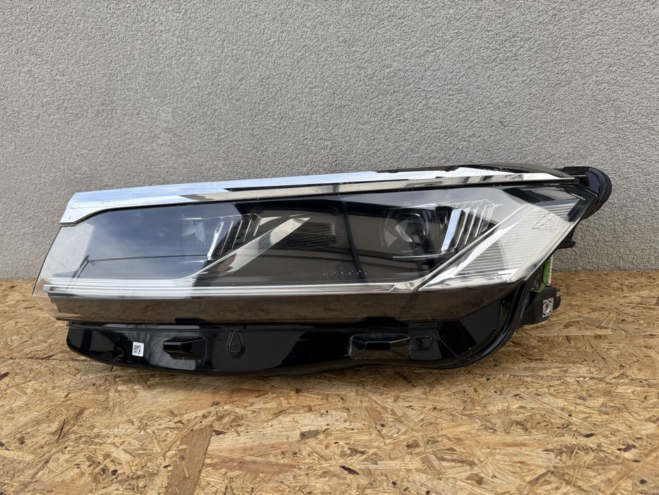 Far stanga VW Touareg 3 CR7 2019+ Full LED Original Europa