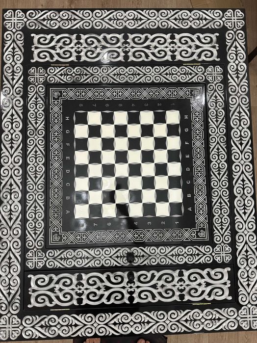 Великолепный стол с встроенными досками для шахмат и нард