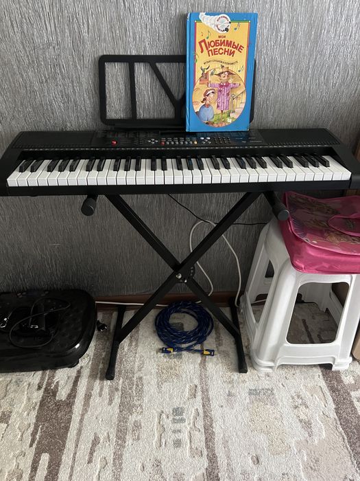 Продам синтезатор.