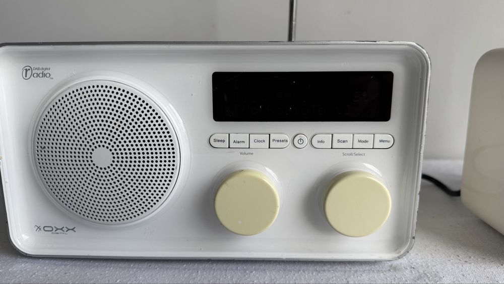 Radio digital cu auxiliar , FM si DAB fm