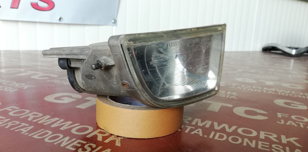 Десен и ляв халоген Toyota Rav4 XA20 (2000-2004)