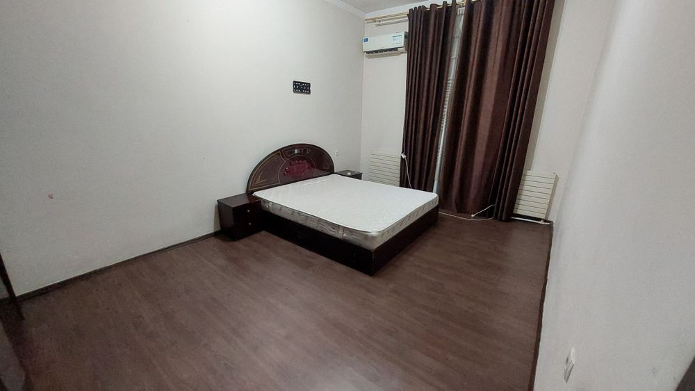 Yangihayot tumani Gulzor mahallasida ijaraga uy bor. Food sityga yaqin