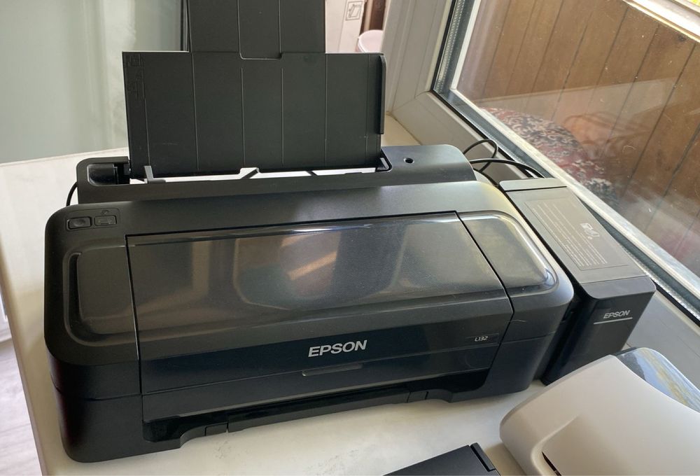 Ноутбук, принтер и ламинатор