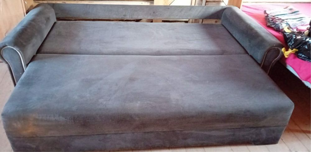 Vând canapea extensibilă 240/160 cu ladă