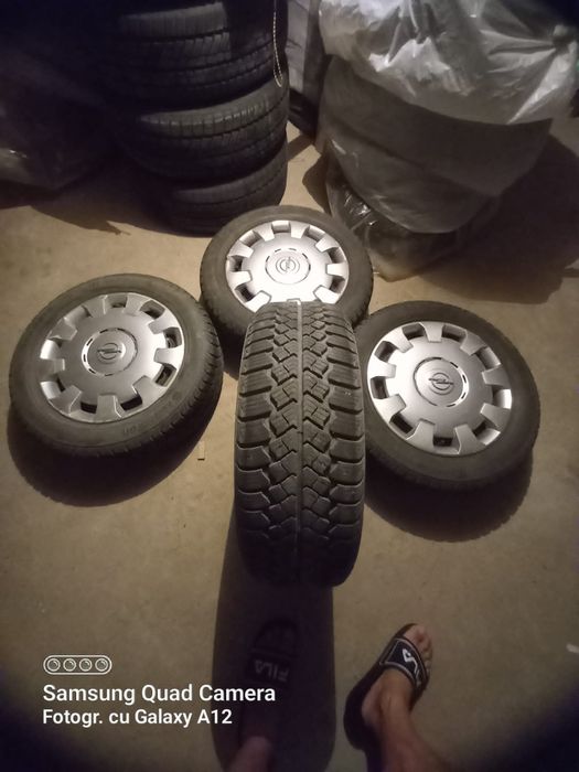 Vând 4 jante și cauciucuri de iarna Opel Astra G
