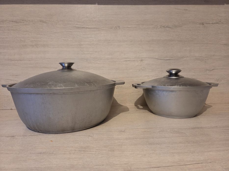 Продам 2 кастрюли 5 и 2,5 литра.