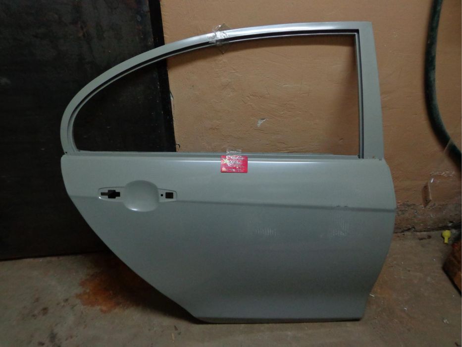 Geely Emgrand двери