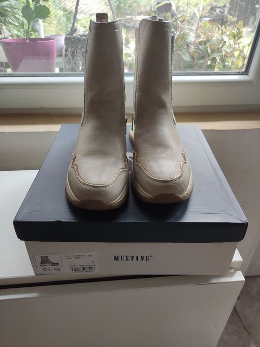 Дамски боти челси Mustang