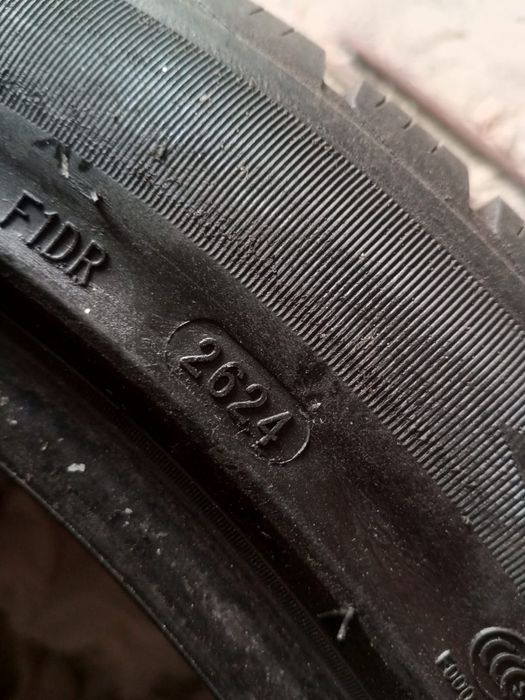 Шины зимние продам  R17