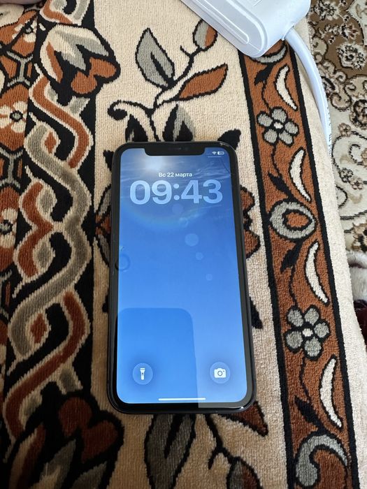 Продам айфон 11 на 64 гигабайт