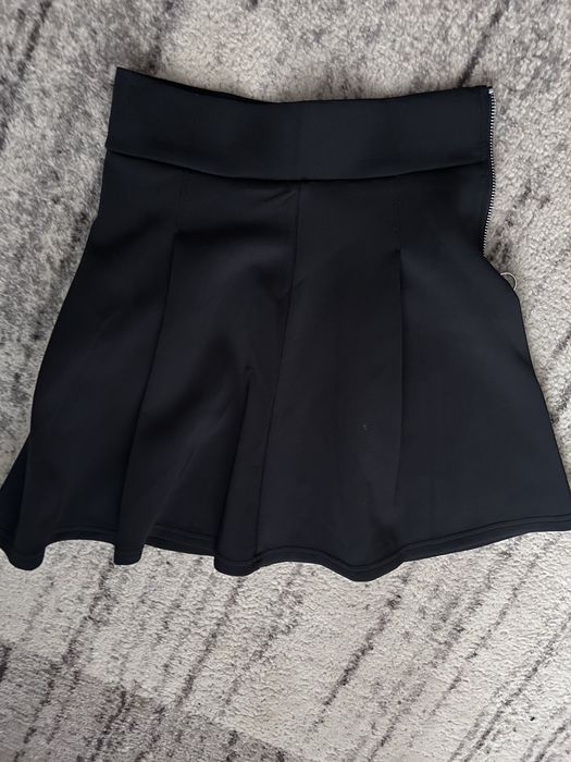 Две школьные черные юбки