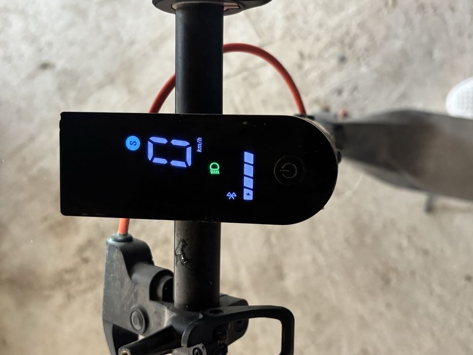 Vand trotinetă Xiaomi preț negociabil