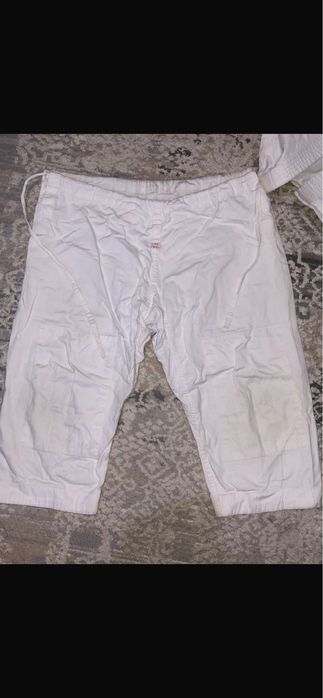 Белое кимоно для дзюдо