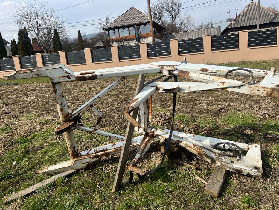 Vând încărcător frontal