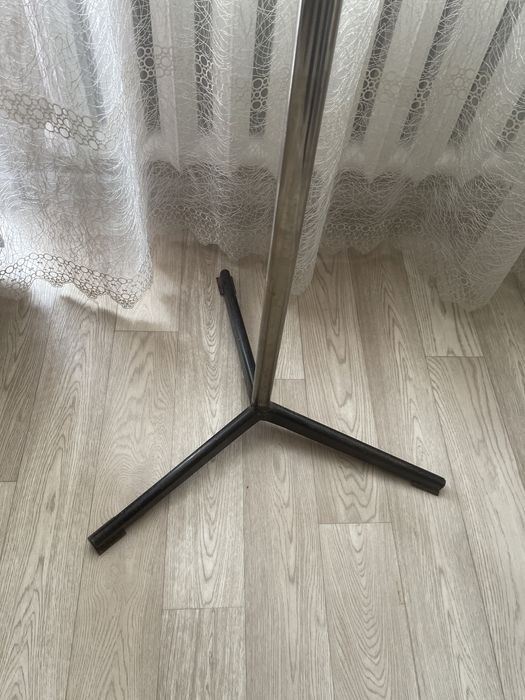 Вешалка напольная железная