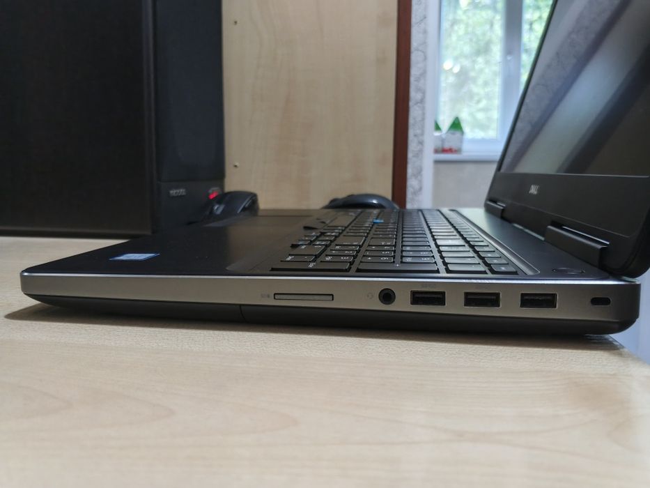 DELL Precision 7510 15,6"IPS FHD/Xeon E3/8GB DDR4/500GB SSD/Quadro 2GB
