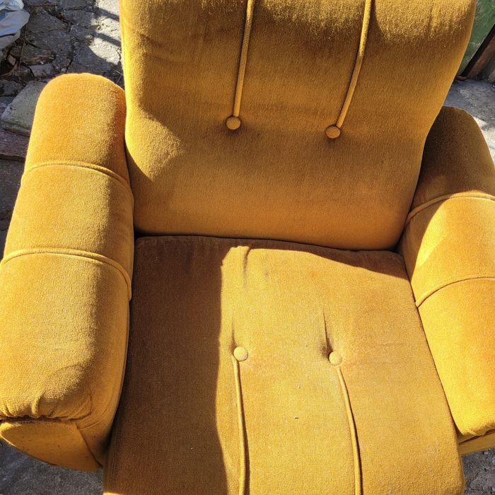 Холов диван с фотьойли.