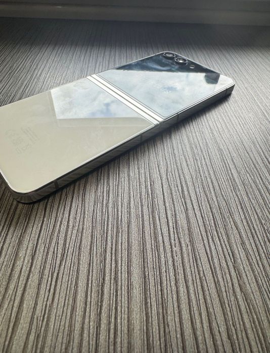 Samsung galaxy z flip 5