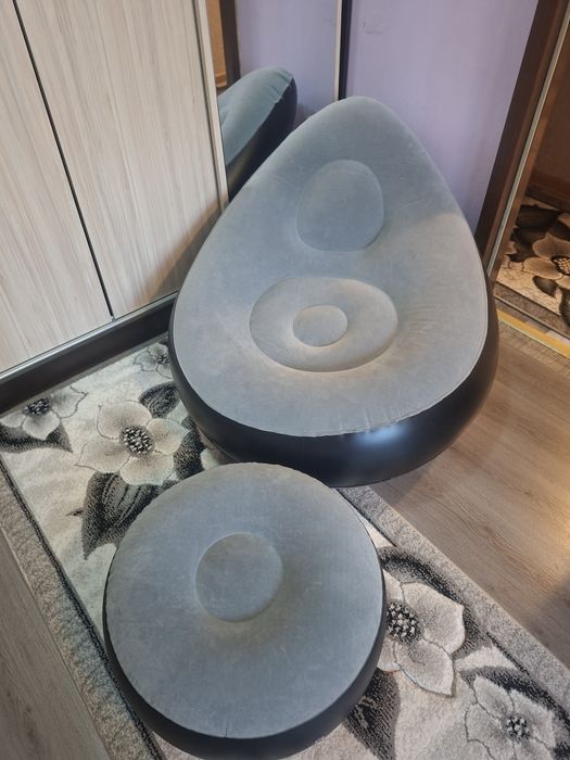 Кресло и табуретка 20€.