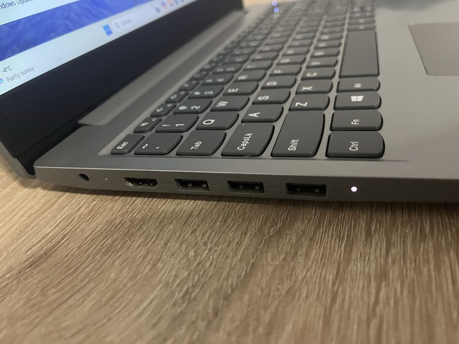 Leptop lenovo s145-15iwl