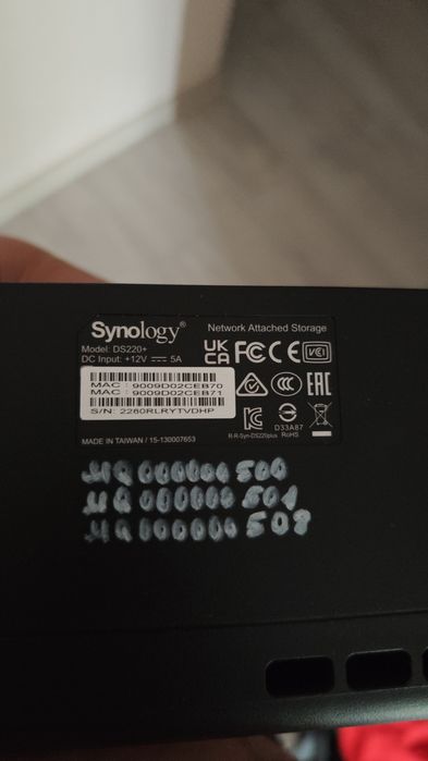 Продам Synology ds220+ и два диска по 2тб