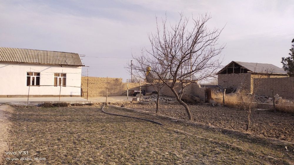 Qashqadaryo viloyati Qarshi shaharda 6 soʻtiq uy sotiladi